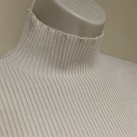 Fitted dress - Picture 2 of 9